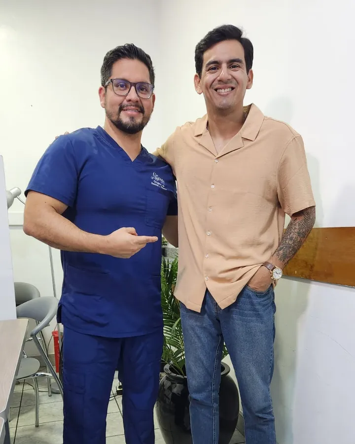 El Dr. Augusto Lock junto a una figura pública que confió en él